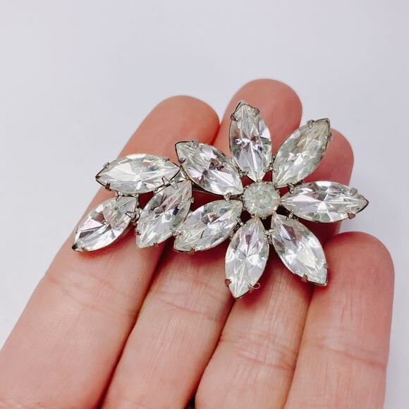 VTG 1950s Brooch Rhinestone Floral Spray Mid Century Sparkling Silver Tone Pin - Picture 2 of 10